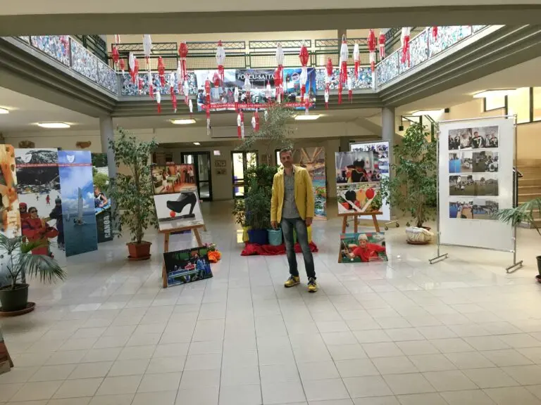 Esposizione scolastica di fotografie dedicate al tennistavolo
