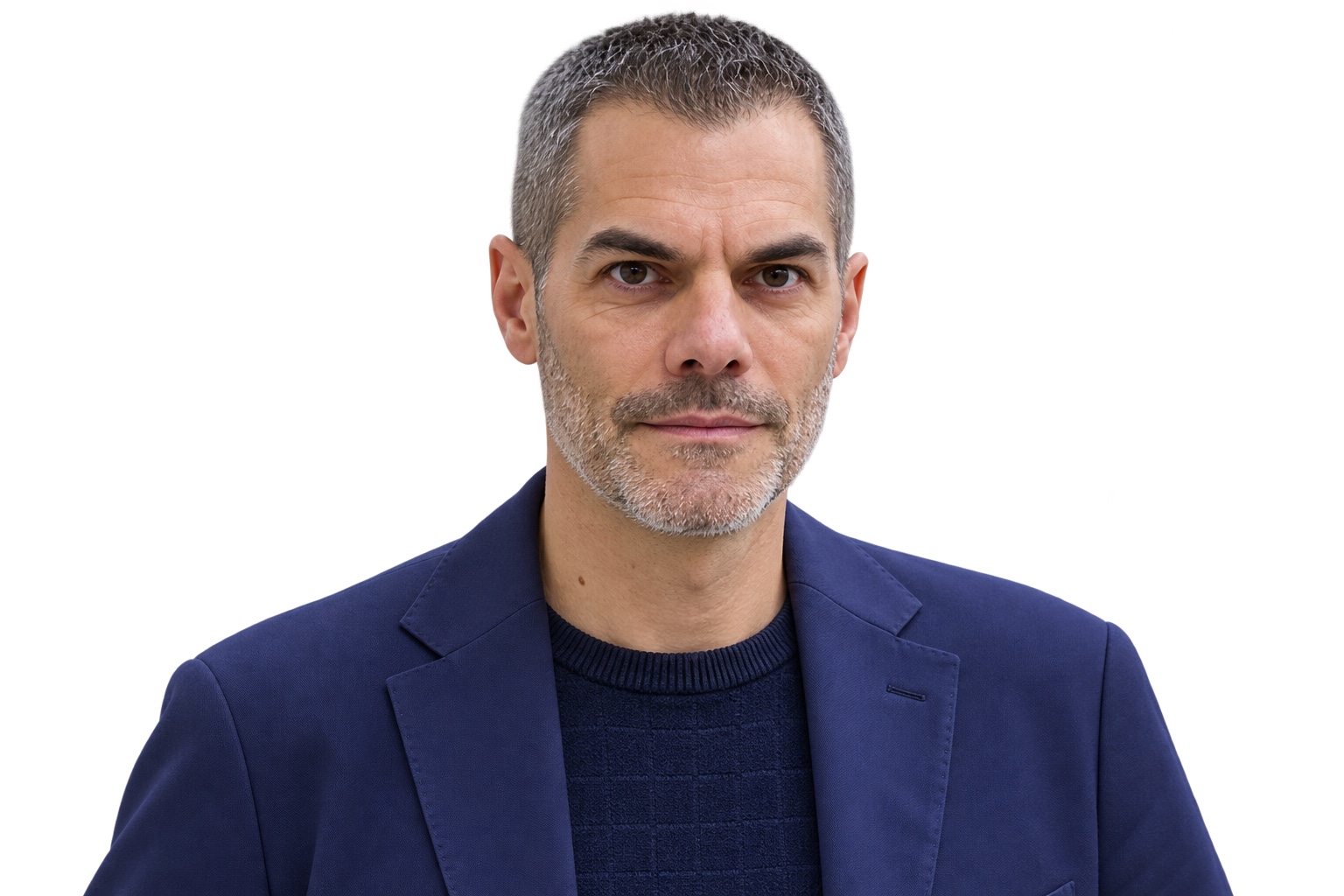 Ritratto professionale di Simone Carrucciu su sfondo bianco